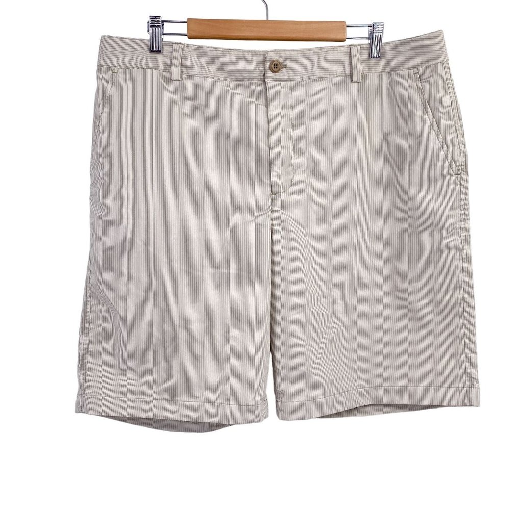 Under Armour Men's golf shorts size 38 cream brown pin stripe bermuda